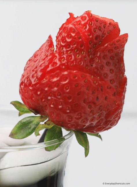 How to Make Strawberry Roses - Everyday Shortcuts How To Make A Strawberry Rose, Best Fruits To Eat, How To Store Strawberries, Strawberry Roses, Making A Bouquet, Best Fruits, Culinary Skills, Skewers, Fun Easy