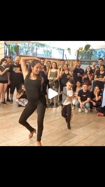 Salsa Dance Moves, Kizomba Steps, Salsa Danse, Bachata Dance Couple, Salsa Dance Video, Salsa Dancing Steps, Salsa Baile, Latino Dance, Danza Latina