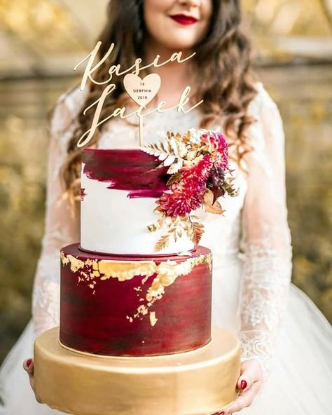 Wedding Cake Designs Maroon, Maroon Themed Wedding Cake, Wedding Cake Maroon And Gold, Burgandy Cake Design, Wedding Cake Dark Red, Wedding Cakes Maroon, Wedding Shower Desserts, Wedding Cake Greenery, 25th Wedding Anniversary Cakes