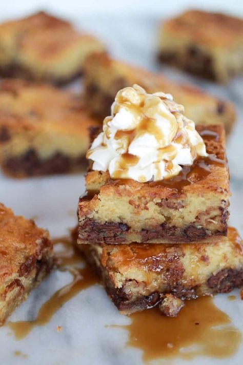 Kentucky Derby Pie Chocolate Chip Cookie Bars Chocolate Chip Pecan Pie, Kentucky Derby Recipes, Derby Recipe, Kentucky Derby Pie, Pie Chocolate, Derby Pie, Brownie Desserts, Chocolate Chip Cookie Bars, Half Baked