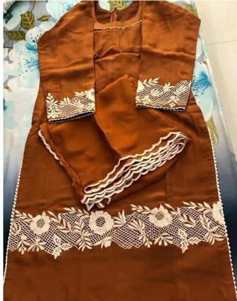 Plan Suit Designs With Lace Punjabi, Plane Suit Designs With Lace, Plane Suit Designs, Machine Embroidery Designs For Suits Latest, Simple Embroidery Designs For Kurti, Plain Velvet Suit Design, Singer Embroidery, Simple Suits, Beach Cartoon