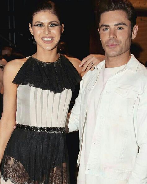 Zac Efron and Alexandra Daddario (mtvAwards2017) Zac Efron, Alexandra Daddario, High School Musical, Fashion Inspo, Ruffle Blouse, Celebrities