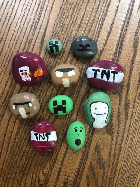 Minecraft Easy Painted Rocks - creeper dream tnt skeleton slime ghast villager herobrine Minecraft Rock Painting Ideas, Easy Minecraft Paintings, Minecraft Rocks Ideas, Minecraft Rock Painting, Minecraft Painted Rocks, Painted Rock Games, Monster Rock Painting, Monster Rocks Painted, Painting Minecraft