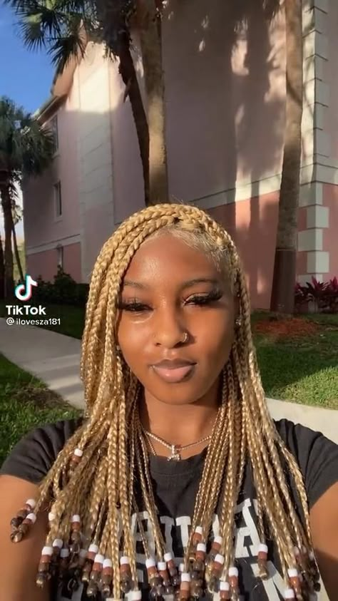 Short Box Braids Hairstyles, Banana Hair Clips, Box Braids Hairstyles For Black Women, Braids Hairstyles Pictures, Cute Box Braids Hairstyles, Protective Hairstyles Braids, Braids With Beads, Pretty Braided Hairstyles, Girls Hairstyles Braids