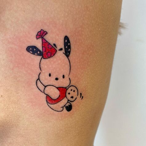 Pochacco Tattoo, Tattoo Ribcage, Sanrio Tattoos, Hello Kitty Tattoo, Kitty Tattoos, Kitty Tattoo, Hello Kitty Tattoos, Numbing Cream, Knee Tattoo