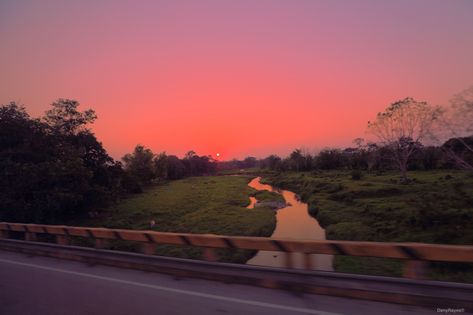 Blurred Blessings Driveway Landscaping, Pretty Views, Pretty Skies, Pretty Sky, Sunset Photos, Pretty Places, Beautiful Sunset, Aesthetic Photography, Honduras