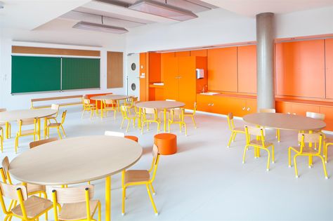 Gallery of M9-C Building / BP Architectures - 31 Kindergarten Tables, School Renovation, School Canteen, Showroom Office, Colorful Eclectic, Public Seating, Montessori Education, Public Place, Public Places