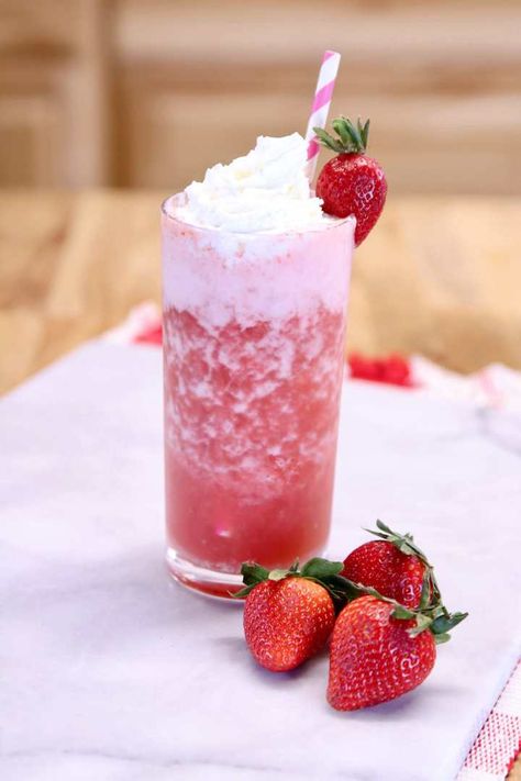 Coconut Vodka Drinks, Strawberry Fizz Cocktail, Easy Vodka Cocktails, Marshmallow Vodka, Easy Party Drinks, Coconut Vodka, Vodka Cocktails Easy, Vodka Recipes Drinks, Simple Syrup Recipe