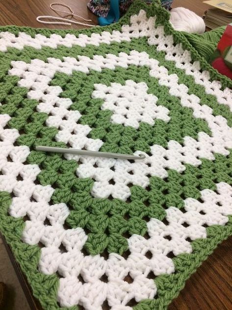 CROCHET EASY TUTORIAL | Inspiration for new blanket | Facebook Granny Square Blanket Tutorial, Afghan Crochet Patterns Easy, Knitting Hacks, Granny Square Crochet Patterns Free, Crochet Afghan Patterns Free, Cozy Crochet Patterns, Crochet Blanket Designs, Crochet Easy