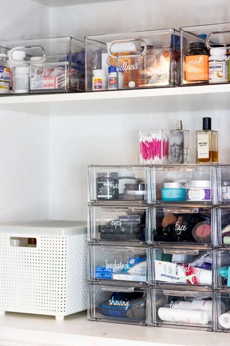 Bathroom Organization Tips + The Home Edit Container Store Collection Closet Organization Solutions, Diy Bathroom Storage Ideas, Bathroom Organizers, Organized Pantry, Bathroom Cabinet Organization, Diy Bathroom Storage, Home Edit, House Organisation, Bathroom Organization Diy