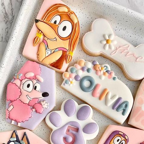 Rachel | Custom Cookies on Instagram: "This episode of Bluey is called “Olivia turns 5!” . . . . . . #blueycookies #blueybirthday #blueyandbingo #blueyparty #bingocookies #decoratedcookies #decoratedsugarcookies #royalicing #paintedcookies #sandiegobaker #sandiegocookies #cookiesofinstagram" Bluey Cookies For Girl, Bluey Cookies Decorated, Bluey Cookies, Fiesta Bluey, Cottage Bakery, Bluey Party, Bluey Bingo, Bluey Birthday, Fourth Birthday