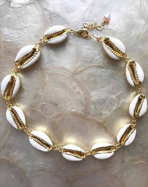 Cowrie Shell Jewelry, Cowrie Shell Necklace, Diamond Initial Necklace, Shell Choker, Beach Necklace, Choker Gold, Cowrie Shells, Beach Bracelets, Beach Necklaces