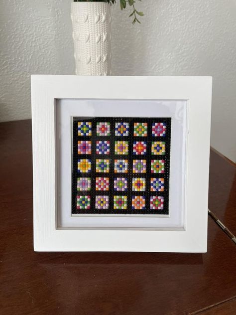 Diamond Painting: Show Us Your Leftover Drill Projects | I used quilt designs to inspire this cute little framed piece | Facebook Diamond Dots, Hamma Beads, Rhinestone Crafts, Boredom Busters, Craft Day, Quilt Designs, Seasonal Crafts, Dots Design, Ribbon Embroidery