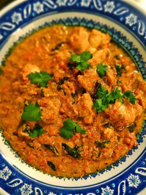 Scrumpdillyicious: Indian-Style Monkfish Curry with Tomato & Cilantro Monkfish Curry, Tinned Fish, Madras Curry, Dinner Party Menu, Fish Recipes Healthy, Fish Curry, Healthy Fish, Party Menu, Curries