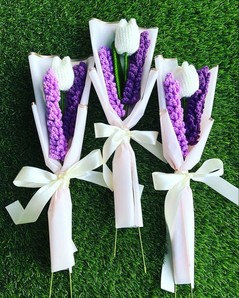 Crochet Lavender Bouquet, Cute Crochet Patterns, Crochet Tulip, Crochet Diy Tutorial, Bouquet Wrapping, Crochet Market, Crochet White, Lavender Bouquet, Tulip Bouquet