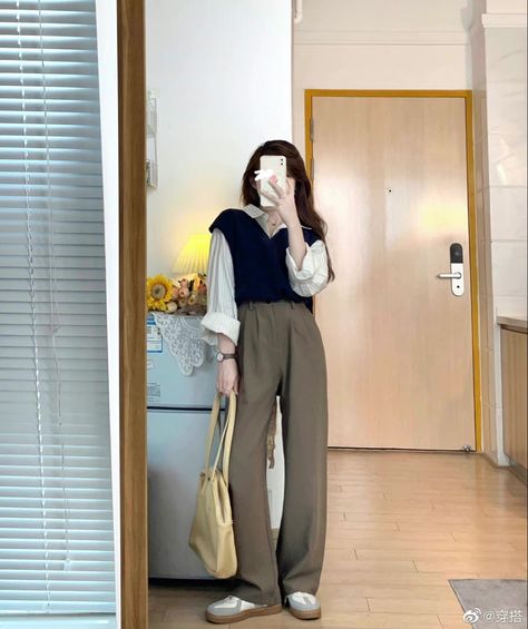 Korean Teacher Outfits, 3 Color Combinations, Ootd Korean Style, Neat Casual Outfits, Color Combinations For Clothes, Office Casual Outfit, Korean Casual Outfits, Korean Fashion Trends, Stylish Work Outfits