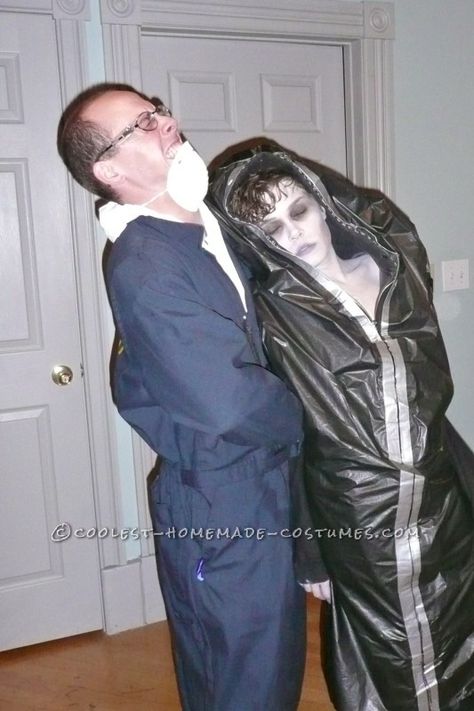 Creepy Corpse in a Body Bag and Coroner Couple Costume Patient Costume, Scary Couples Costumes, Creepy Halloween Costumes, Couples Cosplay, Costume Inspirations, Best Couples Costumes, Creepy Costumes, Easy Diy Costumes, Couple Costume