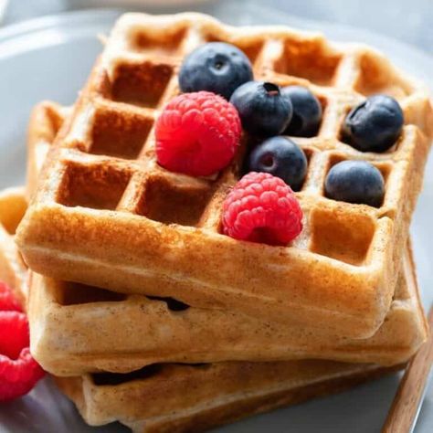 Almond flour waffles are crispy and fluffy waffles with a light texture! Perfect for a keto and low carb breakfast! Almond Flour Waffles, Best Keto Pancakes, Healthy Chocolate Chip Cookies, Healthy Chocolate Chip, Almond Flour Recipes, Flour Recipes, Simply Recipes, Healthy Chocolate, Low Carb Breakfast