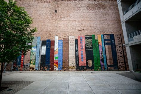 The Book Wall mural is an interactive mural in Salt Lake City, Utah that makes the perfect insta-backdrop for bibliophiles.Tucked away in a small courtyard in an alley between the main street and a parking garage, the wall of books mural proves to be a little tricky to find, but ... Book Wall Mural, Owl Mural, Book Mural, Downtown Salt Lake City, Selfie Wall, Salt Lake City Downtown, Utah Road Trip, Public Artwork, School Murals