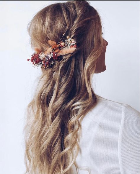 Half Updo With Flowers, Half Flower Crown Wedding, Wedding Hair Autumn, Boho Hair With Veil, Wedding Hair Down With Flower Crown, Bohemian Wedding Hair Half Up, Bridal Hair Half Up With Flowers, Half Up Half Down Hair Flowers, Autumn Wedding Hairstyles