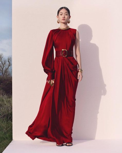 Instagram Mcqueen Dress, Mcqueen Fashion, Draped Dress, Mode Inspiration, Large Fashion, Pre Fall, Vivienne Westwood, Couture Fashion, Look Fashion