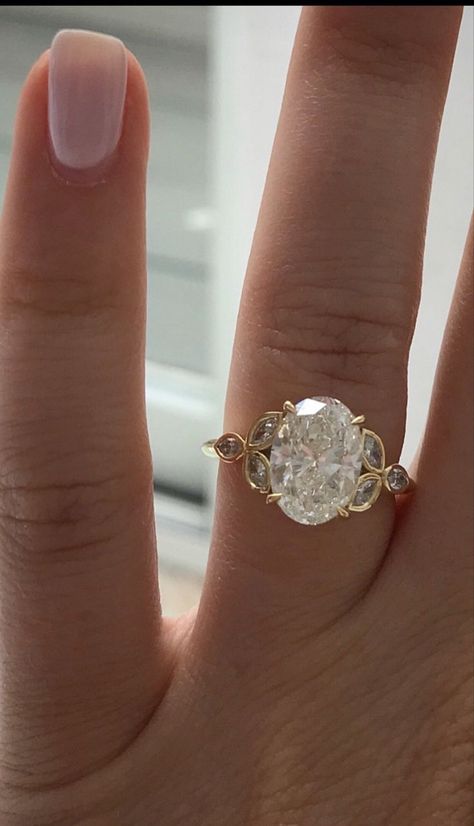 Mossianite Engagement Rings 3 Carat, Pretty Wedding Rings Vintage, Single Stone Wedding Rings, Aesthetic Rings Engagement, Big Vintage Wedding Rings, Vintage Royal Engagement Rings, Insane Engagement Rings, Vintage Aesthetic Engagement Rings, Oval Accent Ring