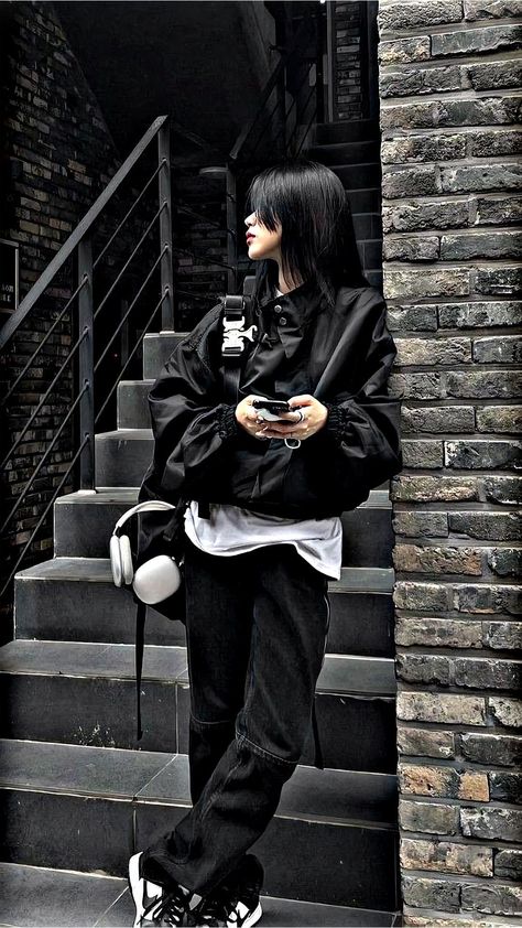 Cute Girly Tomboy Outfits, Tomboy Looks Women, Feminine Tomboy Outfits, Feminine Tomboy Style, Girly Tomboy Outfits, Feminine Tomboy, Boyish Girl, Savage Girl, Black Hair Aesthetic