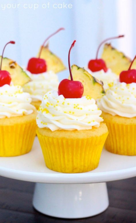 Pineapple Cupcakes, Coctails Recipes, Cream Cupcakes, Savory Cakes, Cupcake Flavors, Cake With Cream Cheese, Dessert Cupcakes, Yummy Cupcakes, Savoury Cake