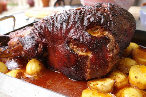 Pierna de Cerdo Rellena al Horno, pincha en la foto y veras la receta!!! Pork Shoulder Recipes Oven, Pork Leg Recipes, Puerto Rican Pernil, Ecuadorian Food, Pork Shoulder Recipes, Pork Leg, Puerto Rico Food, Boricua Recipes, Pork Shoulder Roast