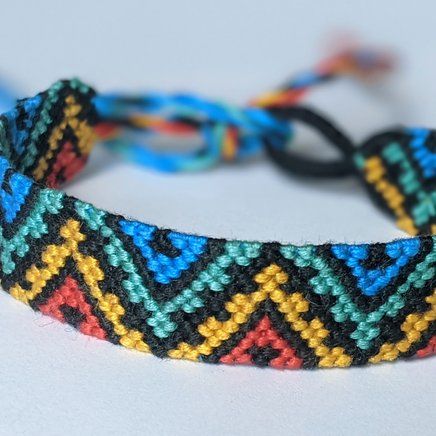 Normal pattern #47200 variation #167642 | BraceletBook Knotted Jewelry, Cute Friendship Bracelets, Macrame Bracelet Patterns, Hemp Jewelry, Bracelets Patterns, Friendship Bracelets Diy, Boho Patterns, Jewellery Handmade, Macrame Bracelets