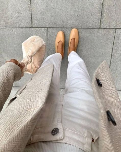 Nude Ballet Flats Outfit, Nude Flats Outfit, Ballerina Flats Outfit, How To Style A Sweater Vest, Nude Ballet Flats, Style Ballet Flats, Where I Stand, Pumps Outfit, Ballet Flats Outfit