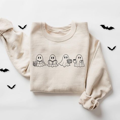 Mom Halloween Sweatshirt, Fall Mom Sweatshirt, Funny Halloween Sweatshirts, Cute Halloween Themed Outfits, Fall Sweater Cricut, Ghost Shirt Design, Spooky Season Clothes, Fall Sweatshirts Cricut, Cute Halloween Sweaters