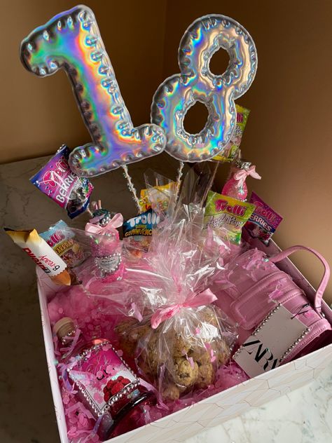 18th Birthday Gifts For Best Friend, 18th Birthday Present Ideas, Gifts For 18th Birthday, Countdown Gifts, 21st Birthday Presents, Best Friend Birthday Cards, Birthday Basket, Birthday Hampers, Diy Birthday Gifts For Friends