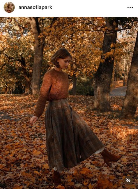 Cottagecore Style Outfits, Feminine Winter Outfits, 1st Of September, Cottage Core Fashion, Cottagecore Outfit, Leaves Changing Color, Welcome Autumn, Academia Style, Cottagecore Outfits