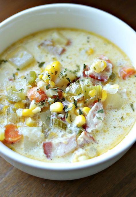 Corn Chowder is a perfect soup for those cooler nights. You will love to make it using fresh corn cut from the cob. Cream Corn Chowder, Gluten Free Freezer Meals, Cheese Corn Casserole, Cookies And Cream Cookies, Corn Chowder Soup, Gluten Free Halloween, Holiday Ice Cream, Cookie Dough Frosting, Vegetarian Cookies