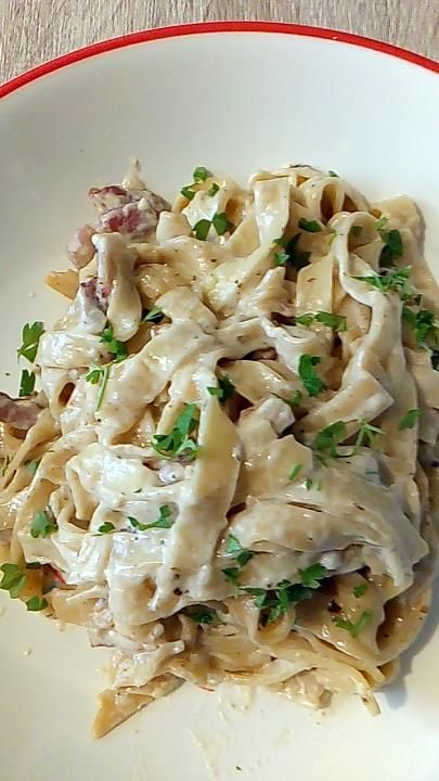 Tagliatelle Carbonara, Linguine, How To Cook Pasta, Food Food, Pasta Dishes, Pasta Salad, Parmesan, Chicken Recipes, Rap