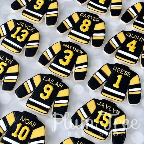 ⭐️ Dream Big Sawyer 🏒 Personalized hockey jersey cookie favours #plumtreebakeshop . . . #hockey #hockeycookies #birthdayparty #favours… Hockey Jersey Cookies, Hockey Pucks Cookies, Hockey Cookies, Jersey Cookies, Hockey Uniform, Bruins Hockey, Plum Tree, Boy Stuff, Cupcake Decorating