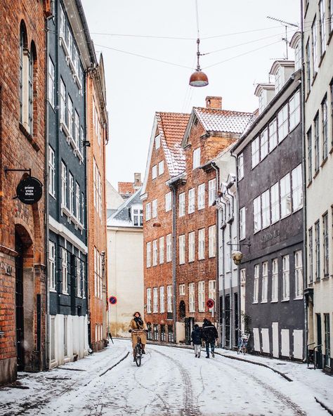 𝗔𝗕𝗗𝗘𝗟𝗟𝗔𝗛 𝗜𝗛𝗔𝗗𝗜𝗔𝗡 on Instagram: “Cosy Copenhagen” Denmark Winter, Two Oceans Meet, Copenhagen Winter, Visit Denmark, Scandinavian Lifestyle, Winter Trip, Dark Skies, Winter Travel, Great View