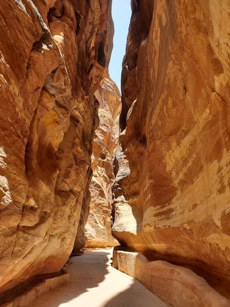 Nice Wallpapers, Morocco Desert, Desert Aesthetic, Dry Desert, Petra Jordan, Desert Tour, Utah Photography, Graduation Project, Face Expressions