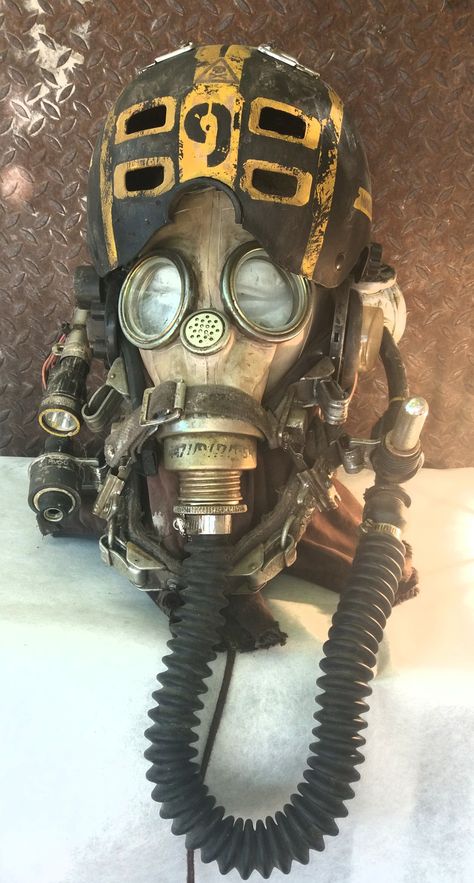 Post Apocalyptic Gas Mask, Apocalyptic Mask, Armadura Ninja, Wasteland Warrior, Post Apocalyptic Costume, Apocalyptic Clothing, Helmet Concept, Mode Steampunk, Apocalypse Art