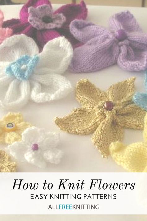 Knit A Flower Easy, Knit Flower Stitch, Knitted Flowers Free Pattern Easy, Free Knitted Flower Patterns, Knitted Flowers Free, Hannah Ideas, Knitted Poppies, Knitted Flower Pattern, Knit Flowers