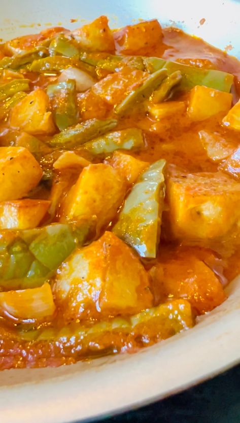 POTATO & CACTUS GUISADO Potatoes Mexican Style, Nopales And Potatoes, Cactus Soup, Nopales Recipes, Nopales Recipe, Mexican Potatoes, Chorizo And Potato, Mexican Cooking, Peeling Potatoes