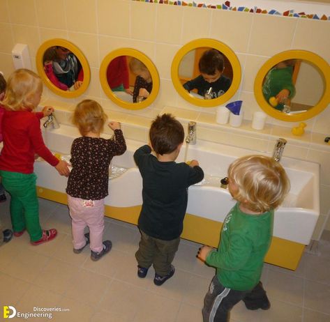 Daycare Restroom Ideas, Daycare Bathroom Ideas, Preschool Bathroom, Daycare Bathroom, Child Care Center Design, Daycare Room Design, Opening A Daycare, Kids Church Rooms, Preschool Construction