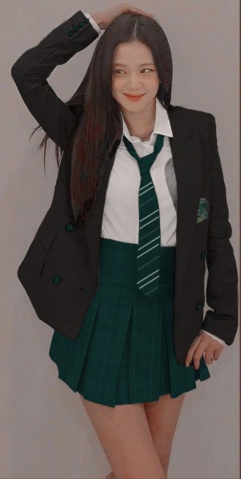 Aesthetic Slytherin Outfit, Slytherin Clothes Aesthetic, Slytherin Girl Outfit, Slytherin Uniform Female, Slytherin Dorm Room, Slytherin Aesthetic Outfit, Slytherin Outfit Ideas, Slytherin Aesthetic Wallpaper, Slytherin Inspired Outfits