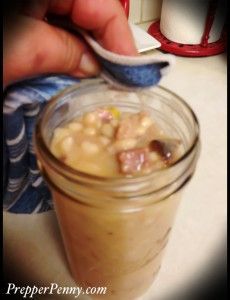 Try Canning Ham & Beans | prepperpenny! You'll just need 4 Pounds Dry White Beans, 3 Pounds of Baked Ham, cut into similarly sized pieces, 4 Tbsp Chicken... Canning Ham, Ham Beans, Canning Soup Recipes, Canning Beans, Pressure Canning Recipes, Home Canning Recipes, Canned Ham, Canning Food Preservation, Canned Food Storage