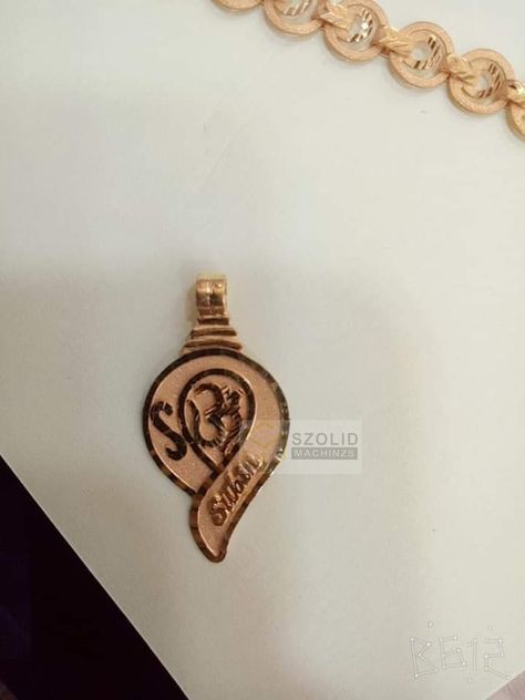 Om Locket Gold Design, Hindu Thaali Locket Designs, Thali Locket Designs Kerala Hindu, Kerala Thali Locket, Wedding Thali, Thali Chain, Rudraksha Jewelry, Wedding Locket, Bridal Hair Decorations