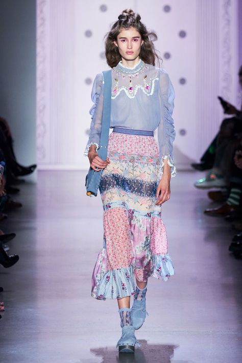 Feminine Dresses, 2020 Fashion Trends, Edgy Chic, Floral Outfit, Anna Sui, A Skirt, Fashion Show Collection, Fashion 2020, Vogue Paris