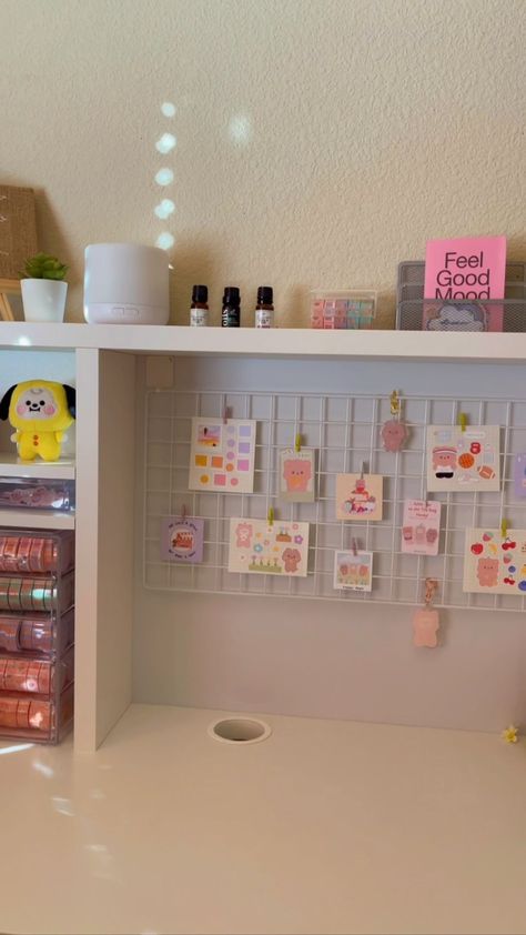 asweettea.shop on Instagram: 🧸 All the bad days, they’re nothing to me Details! - Micke desk with add on unit from IKEA - Metal grid from Daiso - Art on grid is from… Ikea Micke Desk Aesthetic, Ikea Micke Desk Organization, Ikea Micke Corner Desk, Micke Desk Ikea Ideas, Micke Ikea Desk, Desk/vanity Ideas, Grid Decor, Ikea Metal, Studygram Aesthetic