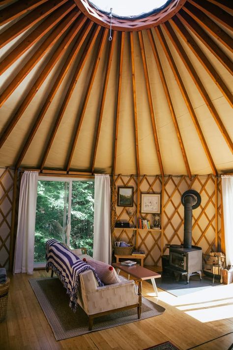 Luxury Yurt Interior, Yurt Interior Design Inspiration, Yurt Aesthetic, Yurt Living Interior Design, Yurt Exterior, Yurt Bathroom, Yurt Inspiration, Wooden Yurts, Yurt House