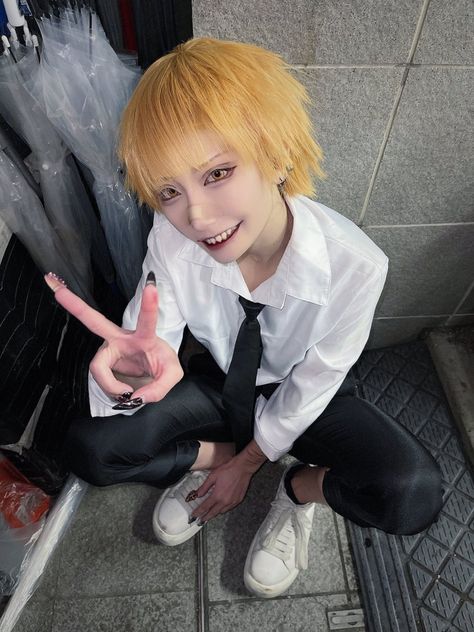 Cosplays : Denji Denji Shoes, Denji Cosplay, Cosplay Poses, Male Cosplay, Aesthetic Shoes, Cosplay Makeup, Chainsaw Man, Photo Reference, Visual Kei